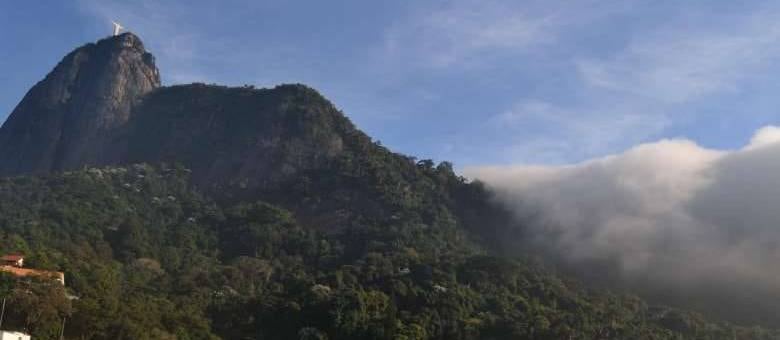 Forte nevoeiro atrapalhou as operações do aeroporto Santos Dumont em dia de jogo no Maracanã
