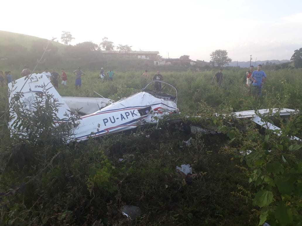Segundo testemunhas, aeronave caiu próximo a fazendo onde acontecia evento