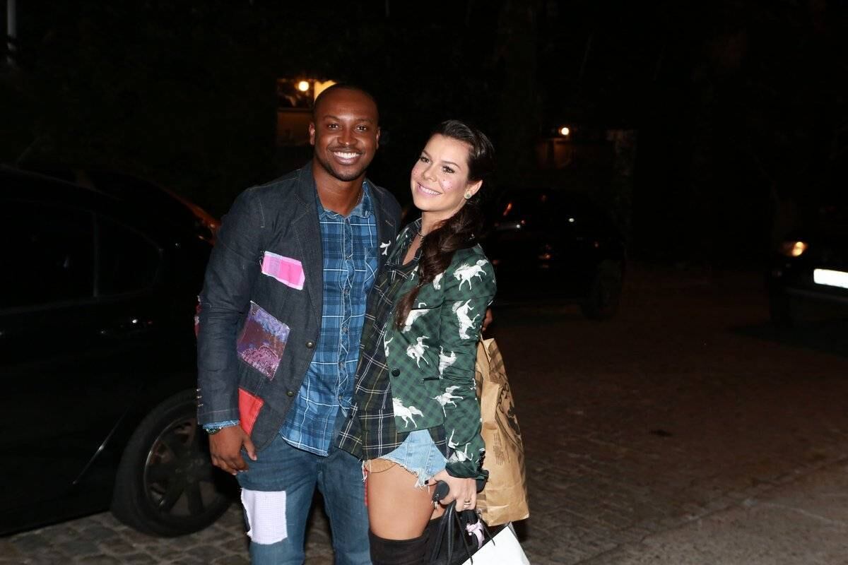 O casal Thiaguinho e Fernanda Souza também foram vestidos a caráter 
