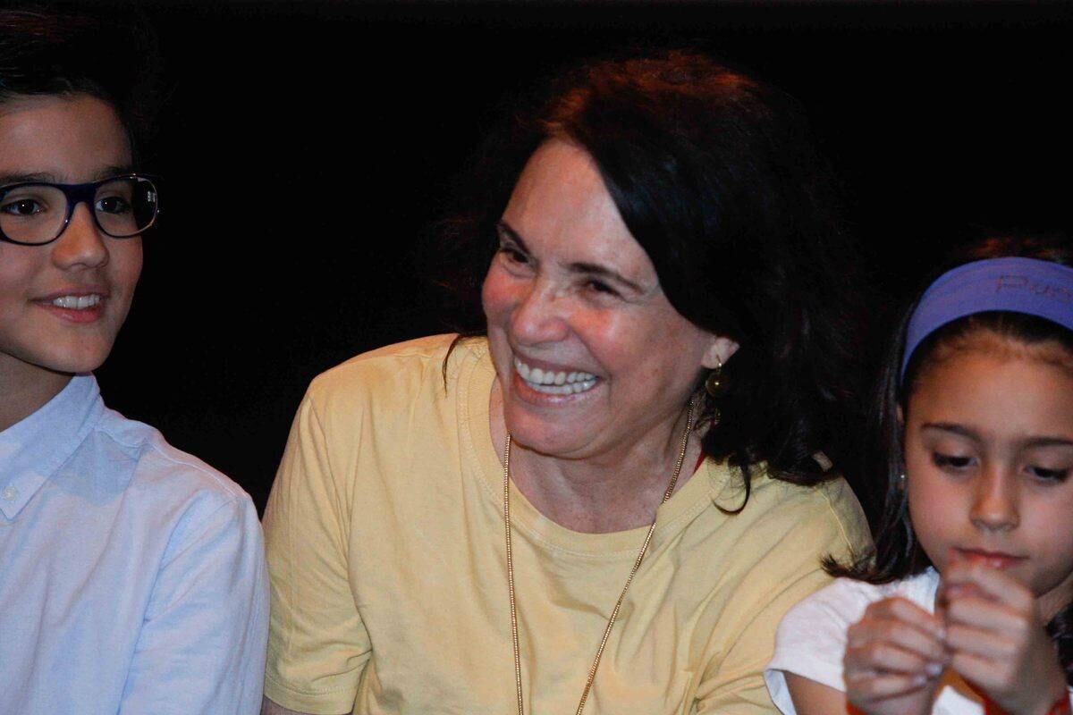 Regina Duarte comanda seu segundo trabalho como diretora