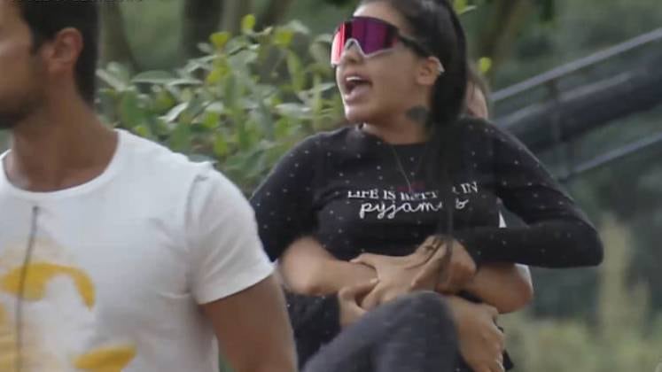 Mas nada pode ser comparado com a famosa "reunião de condomínio" convocada por Luiza Ambiel durante o "reinado" do Fazendeiro Mariano em A Fazenda 12. A intenção do encontro era esclarecer alguns desentendimentos, porém o resultado foi uma briga generalizada, cujo foco maior esteve em Mirella e Raissa. A ex-miss Bumbum teve que ser segurada por Jojo, enquanto a funkeira do então grupo "bico preto" fazia acusações com fogo nos olhos