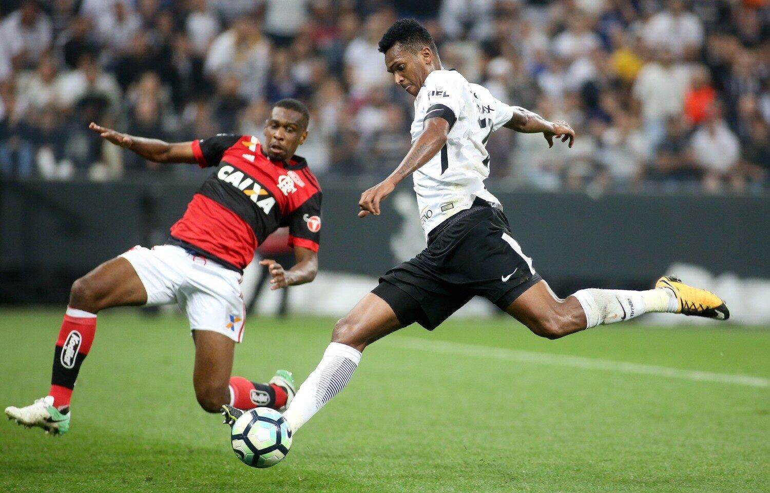 Corinthians e Flamengo se enfrentam neste domingo (19)
