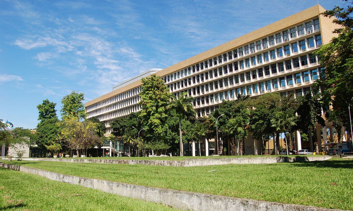 UFRJ vai retomar aulas presenciais

