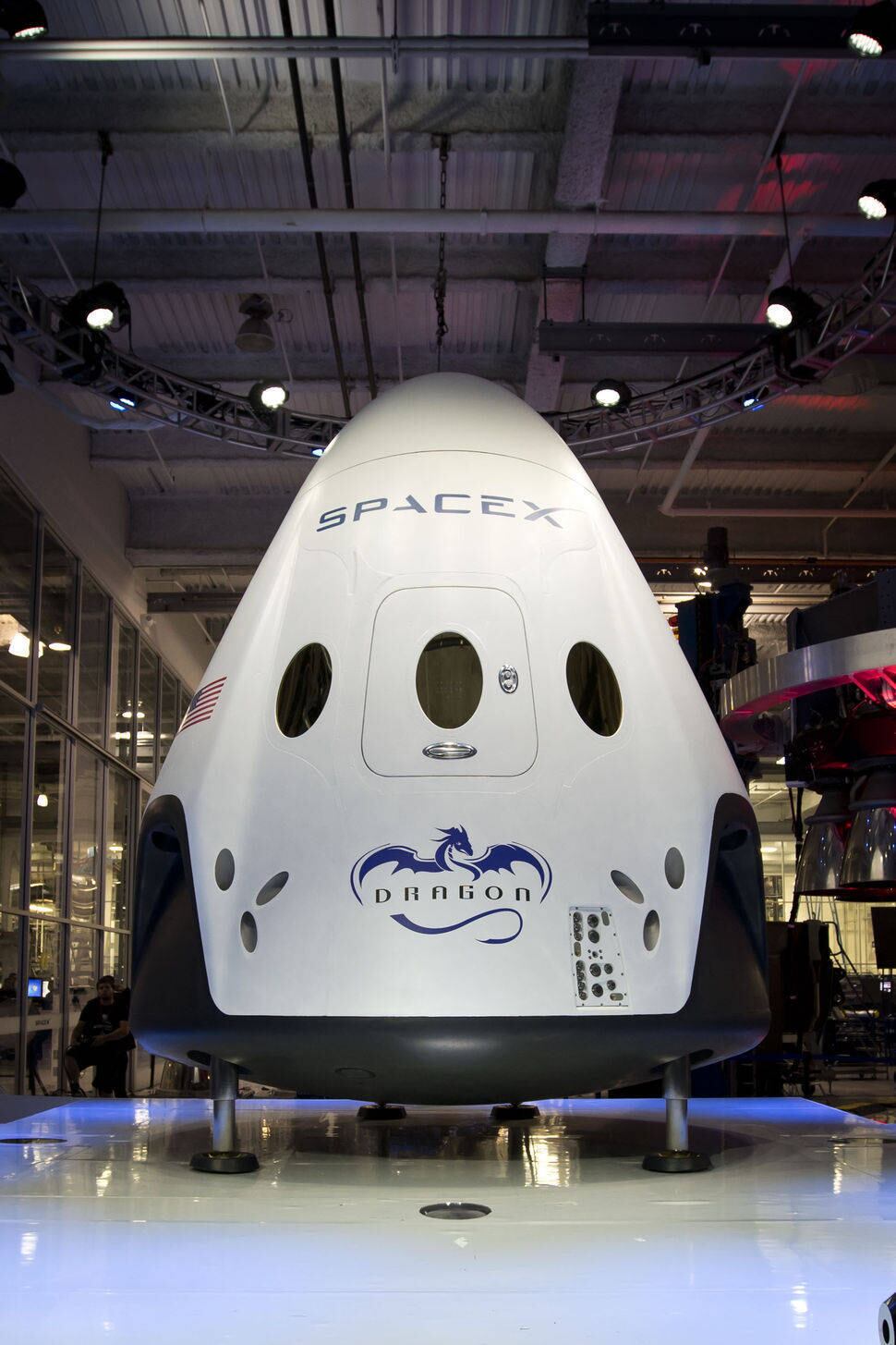 O CEO da SpaceX, Elon Musk apresentou na última semana sua mais nova "máquina espacial", a Dragon V2, da SpaceX. A empresa agora quer enfrentar o voo espacial tripulado