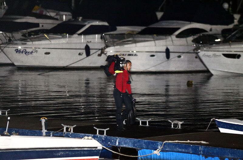 Foto mostra bombeiros chegando em local de acidente aéreo em marina em Paraty, no Rio de Janeiro, onde o ministro do Supremo Tribunal Federal (STF), Teori Zavascki, morreu ontem
 
