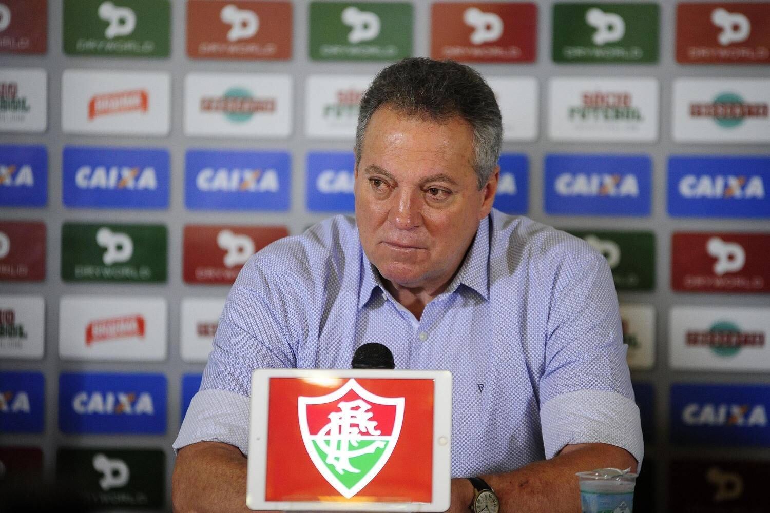 Abel Braga não conteve as lágrimas durante entrevista coletiva