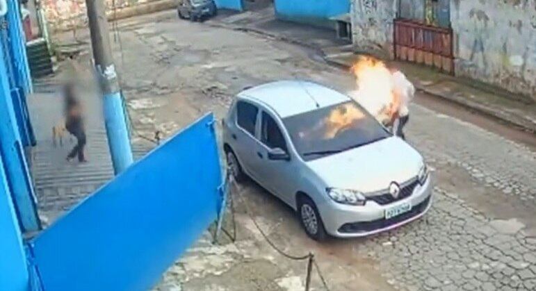 Homem põe fogo no marido de colega de trabalho e o mata