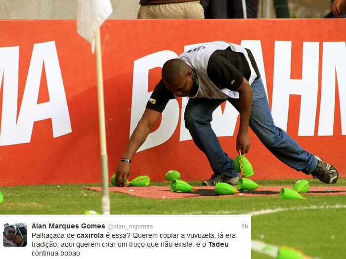A ideia da caxirola é ser a "vuvuzela brasileira". Para quem não se lembra, na Copa de 2010 os sul-africanos se destacaram pelo uso da corneta durante os jogos, mas o barulho dela era tão intenso que chegou a irritar jogadores, narradores, comentaristas e alguns torcedores durante as partidas