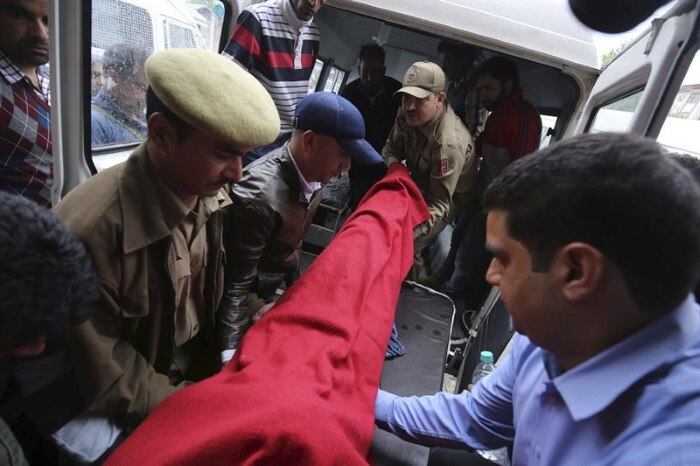 O diretor do centro meteorológico de Hyderabad, capital compartilhada desses dois Estados, explicou ao jornal local Hindustan Times que a onda de calor que afeta a região desde a quarta-feira (20) se deve à confluência de um "ar seco" do noroeste e uma área de pressão atmosférica relativamente baixa no leste