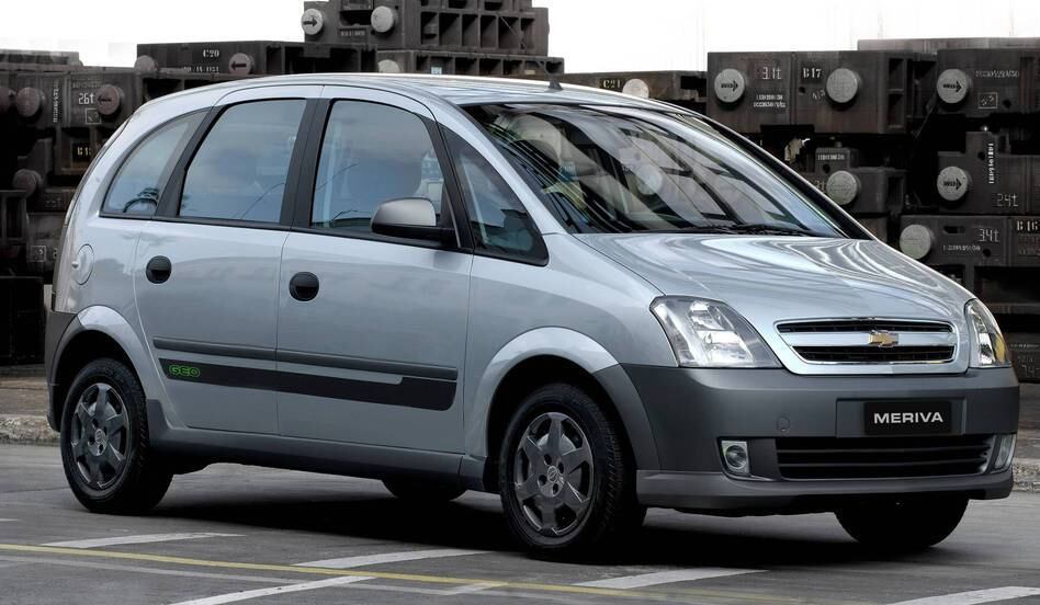 O lançamento da Meriva foi em 2002, no começo da era crossover, sem grandes proporções como hoje. Com o objetivo de dar um "tchan" nas vendas, a GM apresentou, em 2009, a edição especial Geo. Nada além de um kit de personalização com para-choques e calotas na cor grafite e adesivos nas colunas e nas portas. Mas não deu certo...