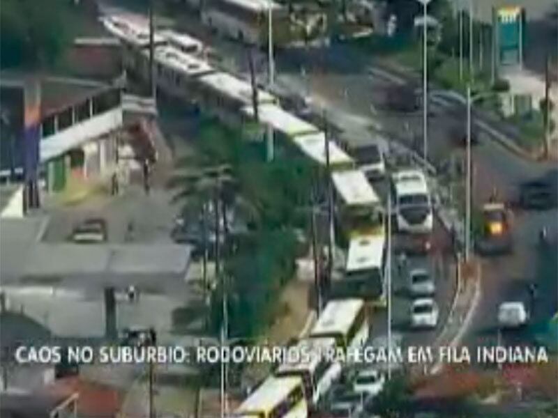 Viaturas da Transalvador estão no local para orientar os motoristas
