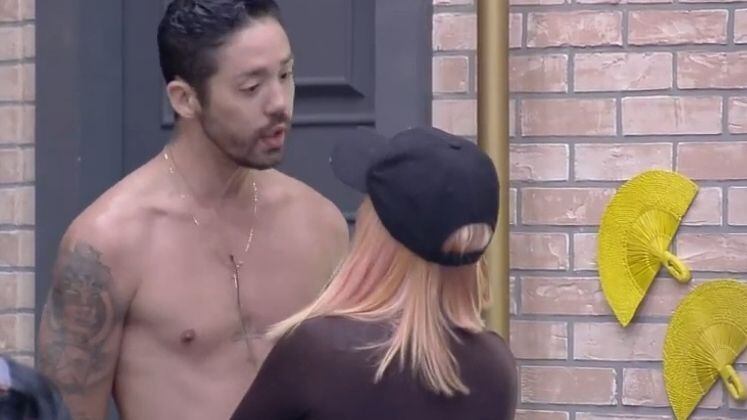 Mais confusão! 

O próximo que se irritou com as provocações de Valentina foi Rico, que também era um dos aliados da peoa no jogo. Tudo começou quando o peão imunizou Mileide ao voto dos peões. Valentina o chamou de falso, mas o humorista não deixou barato e respondeu à altura. O peão lamentou a forma como a amizade entre eles chegou ao fim 