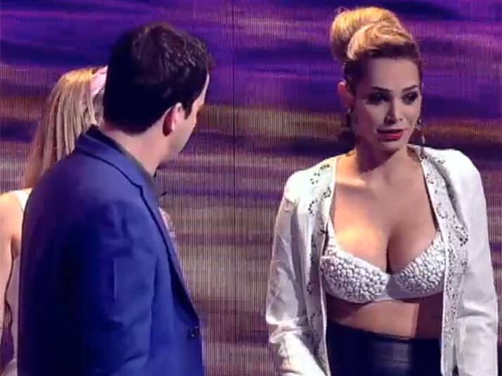 A peça de roupa até contava com várias aplicações

+ Noiva há oito anos, Juju Salimeni conta como foi conquistada pelo amado

+ Uau! Eliedson dança Lepo-Lepo no palco e fatura encontro em resort

+ Fogo! Mesmo após performance pirotécnica, Diego vai para casa sozinho
