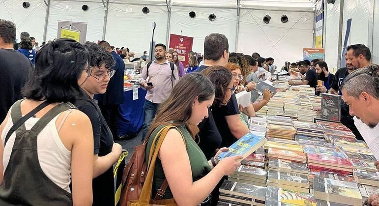 A Feira do Livro da Unesp 2023 começou nesta quarta-feira (12) em São Paulo