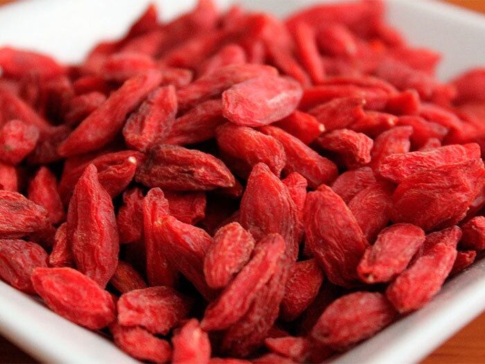 Goji Berry deixou de fazer parte apenas da dieta dos mais antenado em alimentação saudável. O frutinho também faz parte de uma máscara facial do Metrópole Spa. O procedimento promete retirar as impurezas superficiais e as secreções que causam cravos e espinhas. Além disso, renova as células do rosto e promove hidratação cutânea. Valor Original R$ 110,00, no Spa Week R$75

Onde encontrar:
Avenida
São Luis, 187 - Loja 17 - Térreo (Galeria Metrópole)
República, São Paulo, SP

(11) 3151-6320 | (11) 94118-5862



