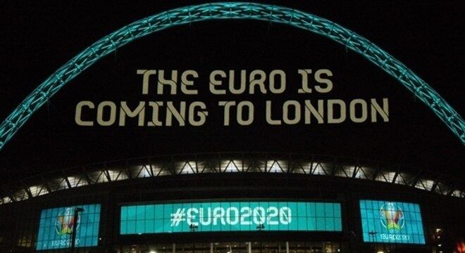 O exterior do templo sagrado de Wembley