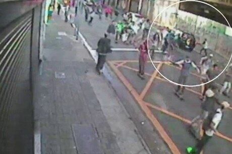 Skatistas foram atropelados pelo motorista que passou no local