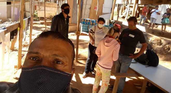 ONG Mensageiros da Esperança se reúne em ocupação na Brasilândia