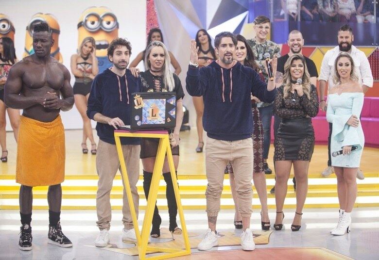 O Legendários desta sexta (19) promete muita diversão com a participação do casal Mateus Boeira e Carol Narizinho no quadro Rally das Canções