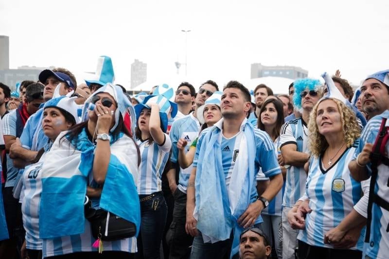 Milhares de argentinos foram para Porto Alegre torcer pela seleção