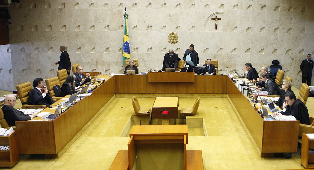 Ministro Joaquim Barbosa durante sua última sessão, que foi extraordinária, no STF; ministro se despede hoje do Supremo