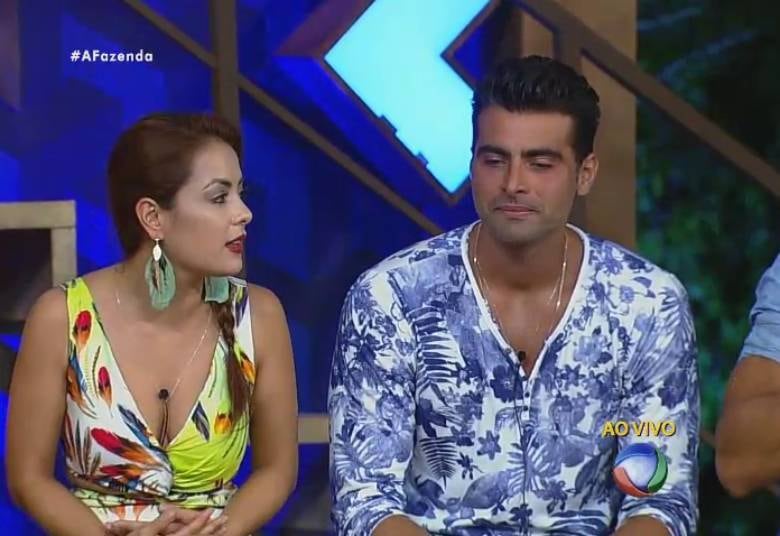 Li Martins explicou que em duas semanas ainda é cedo para dizer se está rolando algo. Mas que por enquanto é uma amizade colorida

+ Veja fotos dos bastidores da grande final de A Fazenda 8
+ Veja as expressões de Ana Paula Minerato, vice-campeã de A Fazenda 8
+ Douglas Sampaio é o campeão de A Fazenda 8. Relembre a participação do vencedor
+ Ana Paula Minerato é vice-campeã de A Fazenda 8. Veja como foi a participação da peoa no reality show
+ Luka Ribeiro é o terceiro colocado de A Fazenda. Relembre a trajetória do ator
+ “Tem participante que vai colher frutos muito ruins aqui fora”, crava JP Mantovani
+ Douglas leva tapa na cara de Mara Maravilha, cai no choro e afirma: "Ela não merece um pingo de respeito"
+ Veridiana joga bebida em Marcelo Bimbi durante festa de encerramento e causa climão
