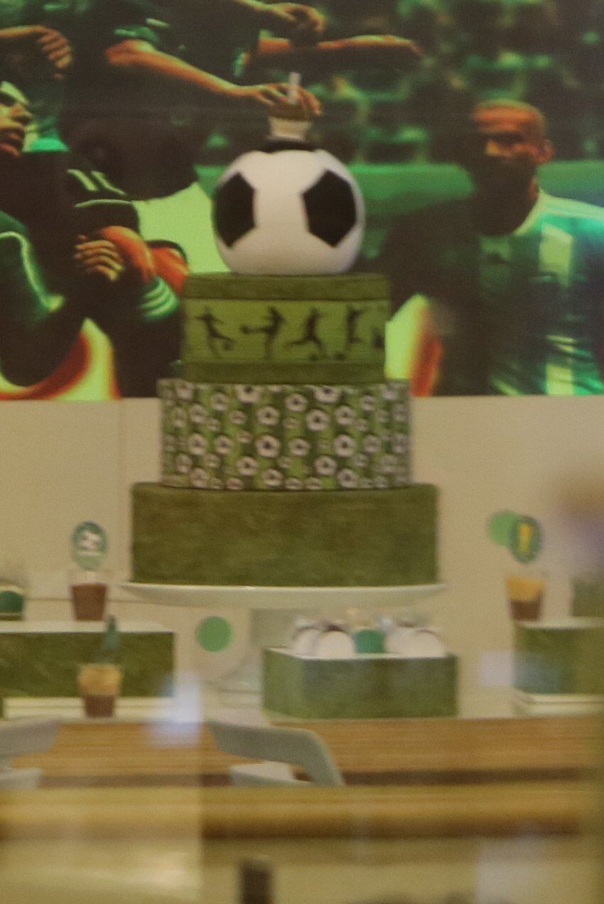 Drica Moraes comemora aniversário do filho adotivo em parque infantil