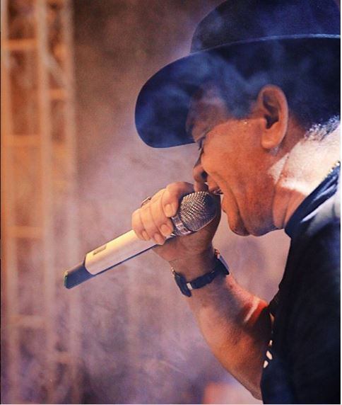 Toca do Vale é conhecido como Rei do Forró e conquista o público por onde passa