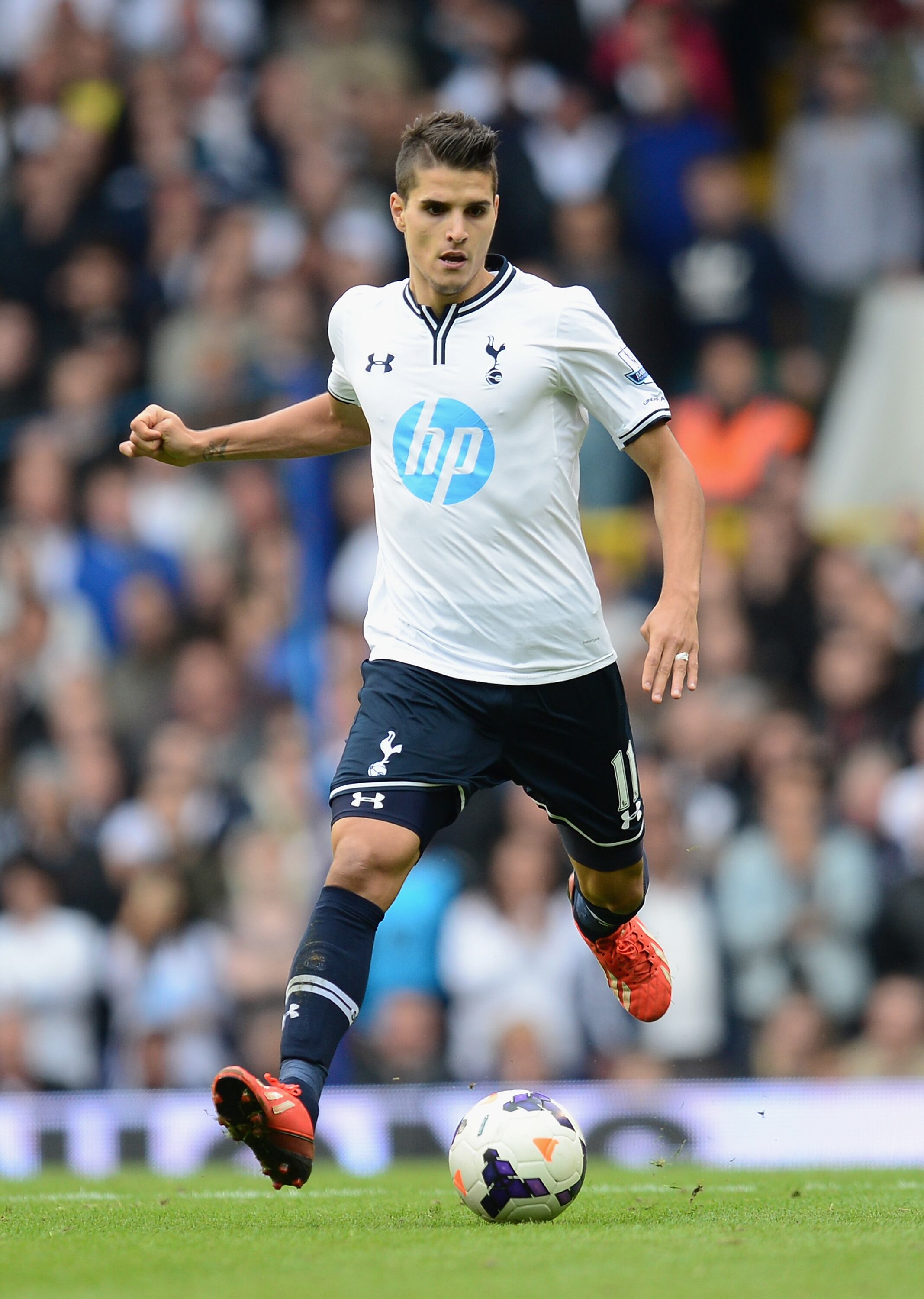 Contratado para 'suprir' a ausência de Gareth Bale, transferido para o Real Madrid, Erik Lamela teve um início razoável no Tottenham, porém, seu futebol foi decaindo assim como desempenho geral do Spurs, e o jogador acabou não se adaptando. Com algumas participações pela seleção argentina, se Lamela ambiciona uma vaguinha na Copa, talvez seja melhor mudar de clube, a Itália é seu provável destino