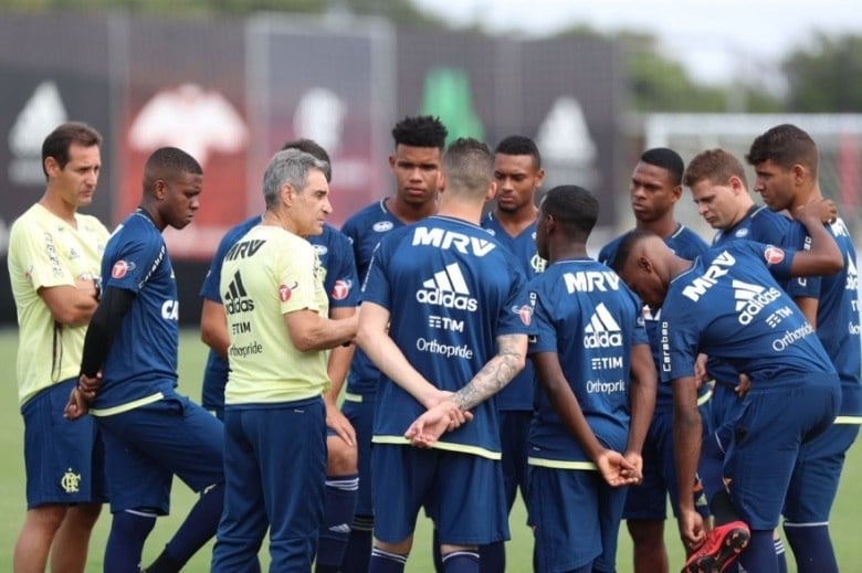Flamengo, de Carpegiani, começa preparação para 2018 sem nenhum reforço