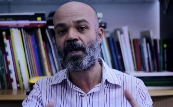 O candidato a vice-prefeito pelo PSOL é Íbis Pereira. Ex-comandante-geral da Polícia Militar do Rio de Janeiro, de 57 anos, o coronel aposentado nasceu na Penha, no Rio de Janeiro. Aos 19 anos, ingressou na PM. Estudou Direito e é doutorando em História na Universidade do Estado do Rio de Janeiro. Foi comandante da Escola Superior e da Academia de Polícia Militar, além de chefe de gabinete do Comando Geral. Em 2016, se filiou à legenda e deu início à militância. É casado e acredita que a segurança pública é uma questão política. É o vice candidato de Renata Souza (PSOL)   