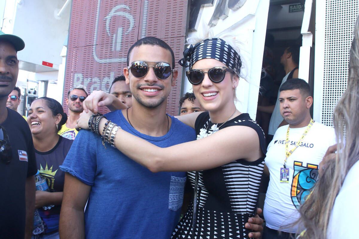 Famosos como Sophia Abrahão e Sérgio Malheiros curtiram a folia