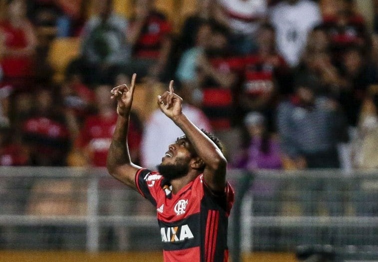 Contratado a peso de ouro pelo Flamengo, o atacante Marcelo Cirino não correspondeu às expectativas no Rubro-Negro. Sendo assim, seus investidores gostariam de ver o jogador vestindo a camisa do Santos em 2017