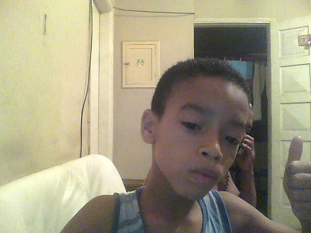 Segundo informações do boletim de ocorrência, a irmã da
vítima disse à polícia que uma criança teria ido até sua casa dizendo que
Wellington havia sofrido um choque elétrico. Os familiares foram até o local
indicado e constataram que se tratava de um ferimento por arma de fogo. Eles foram
até o endereço indicado, mas o menino já havia sido resgatado