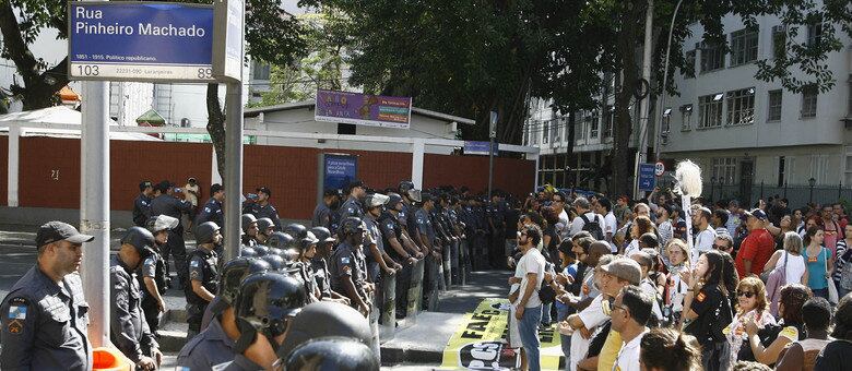 Os professores do município também vão realizar uma assembleia na próxima sexta-feira (25)