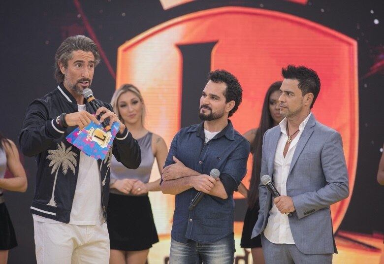 “Essa
emoção que eu sinto é uma emoção de alegria, uma emoção de amor. Ter o amor do
público é o que vale a pena. E eu me sinto muito honrado”, comemora o
apresentador