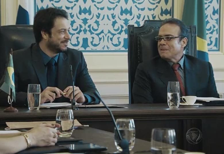 A CPI contra Guido é instaurada com Papudo como presidente.
Júlia e Cláudia também fazem parte da comissão
+ Papudo perde o controle e sufoca Renata. Assista!
+ Plano Alto aposta em figurino sofisticado
+ Carla Diaz e Bernardo Falcone se divertem nos bastidores