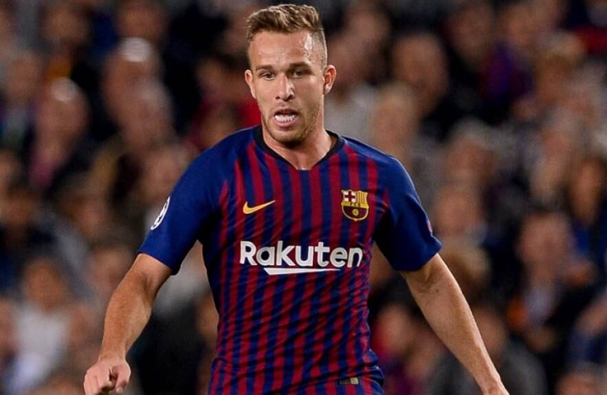 O Arthur segue deixando boa impressão no Barcelona. Diante da Inter de Milão, o volante novamente foi regular e saiu aplaudido quando foi substituído
(Foto: AFP)