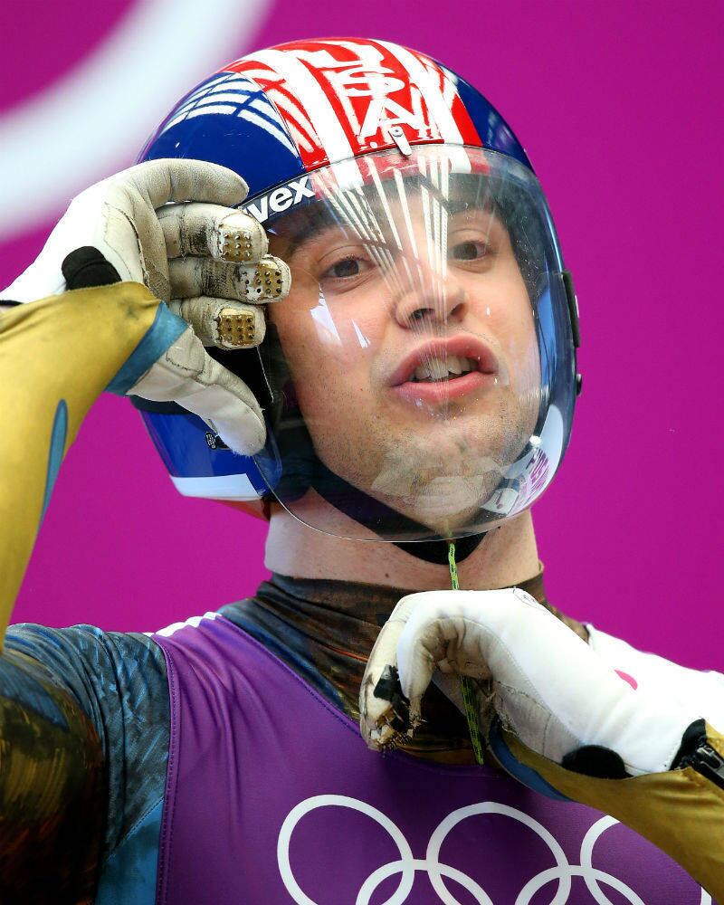 Falando em apertar o rosto contra o capacete, o americano Tucker West se mostrou um adepto desta prática