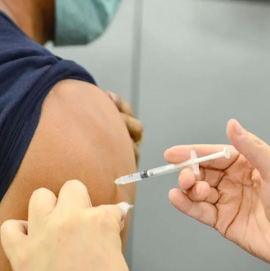 É necessário um intervalo de quatro meses entre uma dose e outra