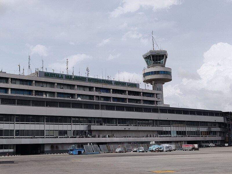 Aeroporto Internacional de Lagos, Nigéria: sistema de iluminação da pista roubado