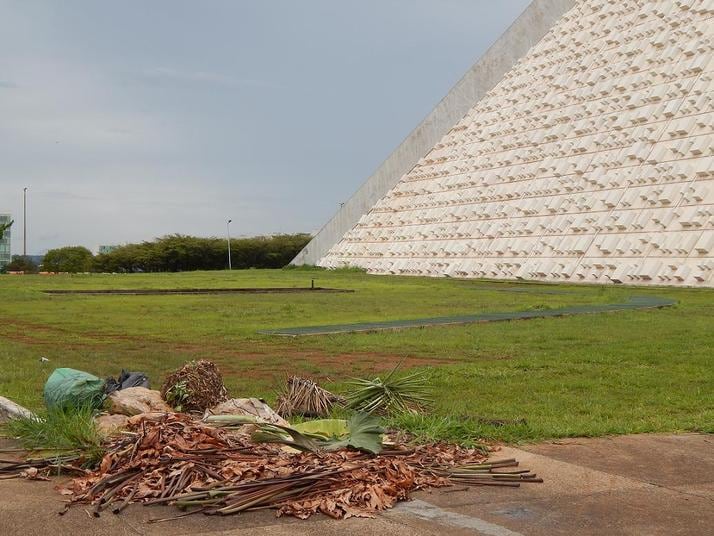 Para o secretário, ainda não há previsão de quando as obras vão começar, portanto não é possível dizer quando o local volta a receber espetáculos.

— É um reforma de grande porte, que deve custar em torno de R$ 200 milhões. A equipe da secretaria (de Cultura) ainda vai analisar o projeto de reforma, pois nem a licitação foi concluída pelo governo anterior

