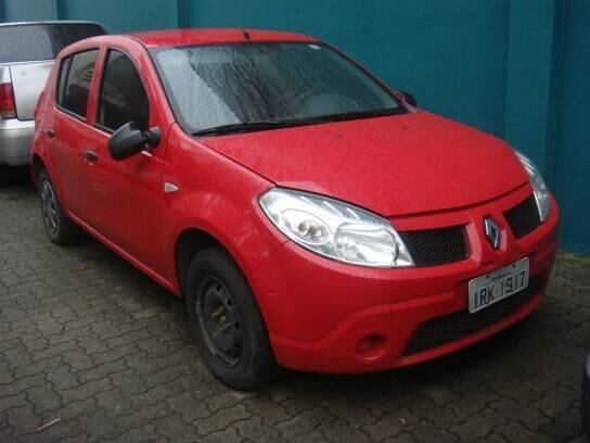 O Renault Sandeiro acima exige lances a partir de R$ 6.000