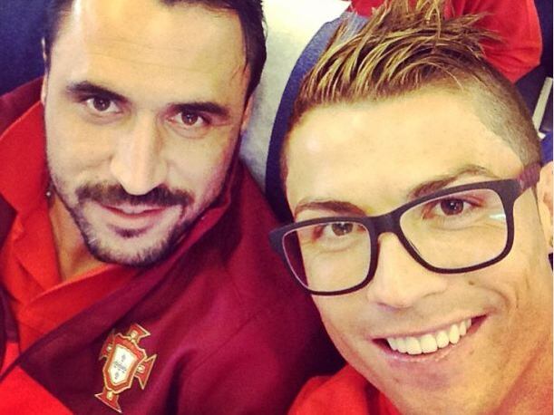 Alguns penteados do craque seguiu sendo contestados, inclusive quando ele já jogava no Real Madrid