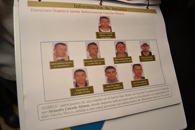 26/08/2013: De acordo com o líder, um grupo de dez colombianos da operação "Carpeta Amarilla" (escrivaninha amarela, em tradução livre), entraram na Venezuela com o intuito de atacar Maduro. O então ministro de Relações Interiores e de Justiça, Miguel Rodriguez, afirmou que tais matadores tinham sido enviados pelo então presidente da Colômbia, Alvaro Uribe