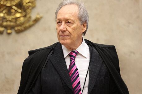 Constituição estabelece que o presidente do Supremo deve presidir o julgamento de impeachment no Senado