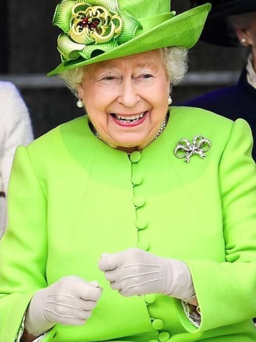 A Família Real gosta de drinks. E a Rainha Elizabeth II tinha certas preferências que ganharam destaque no noticiário após sua morte. Veja as bebidas alcoólicas da Realeza, especialmente da Rainha, e aprenda a fazê-las.