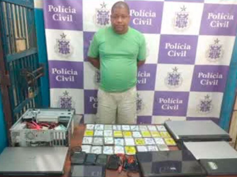 Suspeito ficará custodiado na carceragem a disposição da Justiça