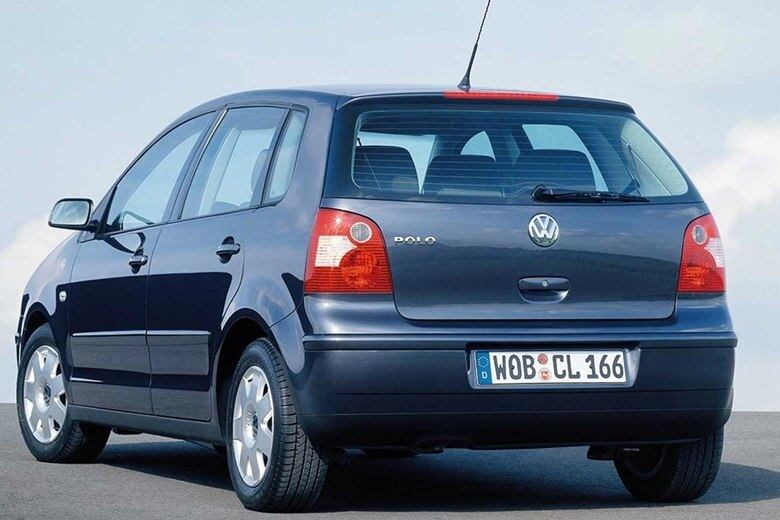 Com a medida maior de 3,89 m, o Polo era vendido na Europa com os motores de 1.2 litros de 3 cilindros, 1.4 e 1.6 litros, a gasolina, e finalizando com o 1.4 e 1.9, movidos apenas a diesel. A versão tinha um GTI 1.8 turbo de 50 cv