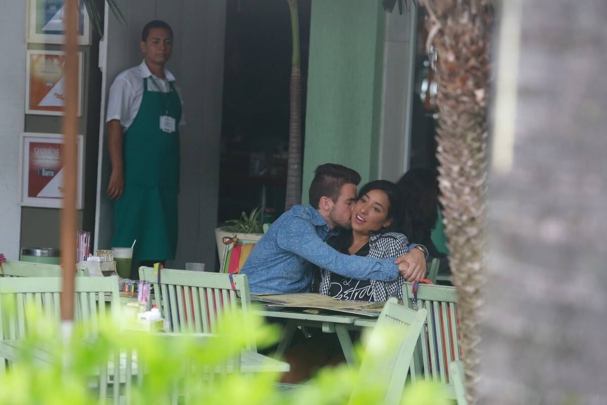 Em clima de romance, ex-BBBs Talita e Rafael almoçam no Rio de Janeiro